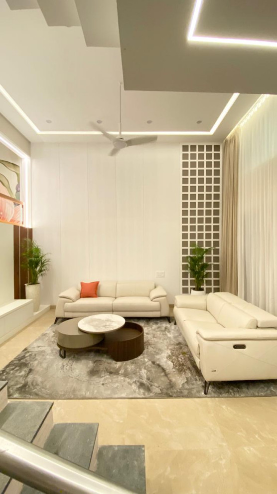 This is an example of a contemporary living room in Bengaluru.