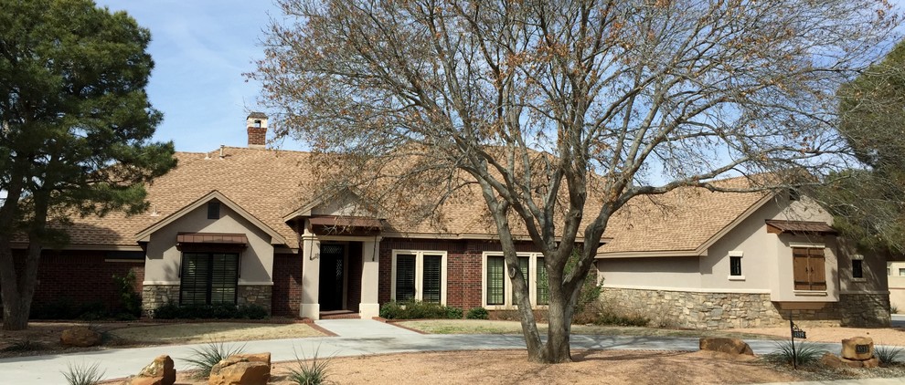 Example of a mid-sized mountain style one-story mixed siding beige home design design in Austin