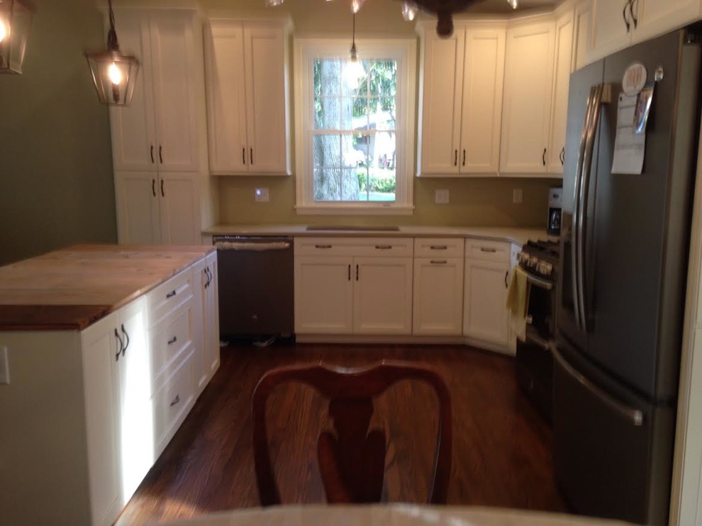 Kitchen - kitchen idea in Miami