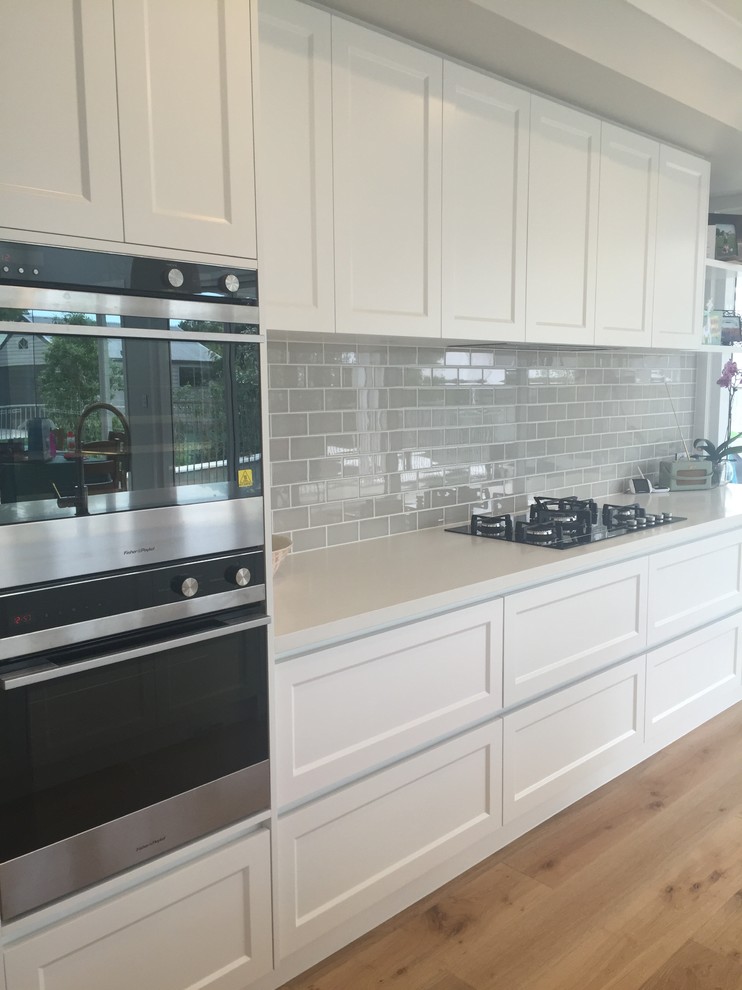 Inspiration for a large traditional kitchen in Brisbane.