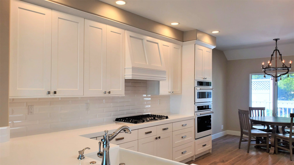 Home design - transitional home design idea in Orange County