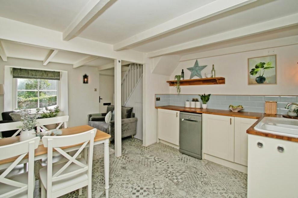 Peters Terrace - Staged to Sell