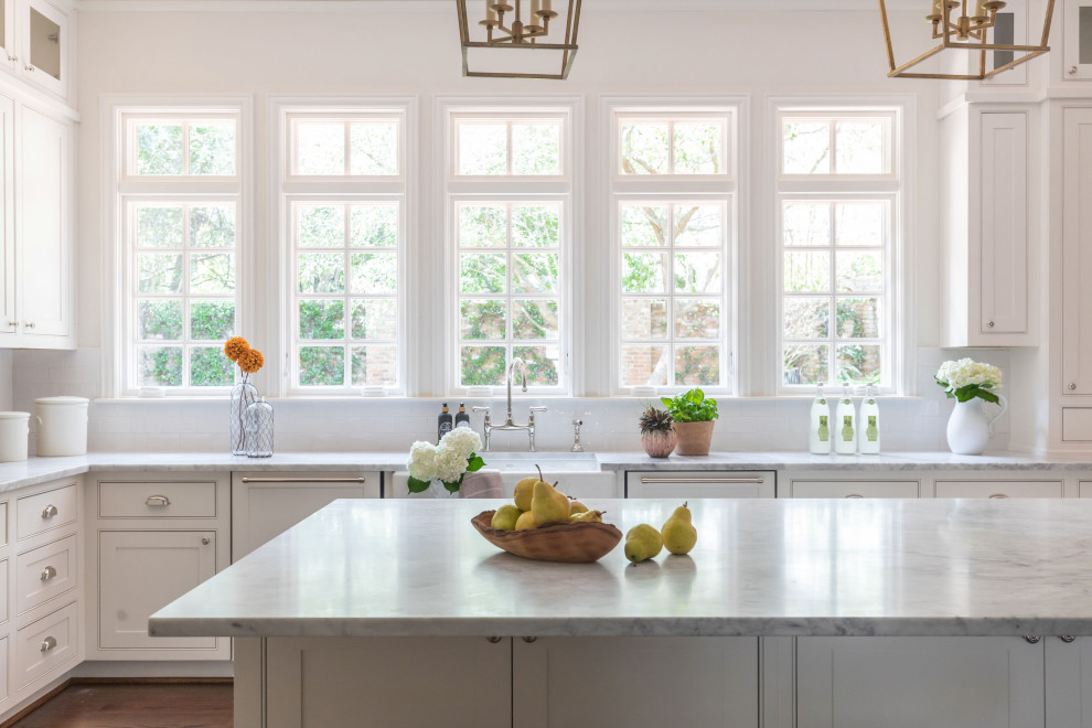 Example of a transitional kitchen design in Houston