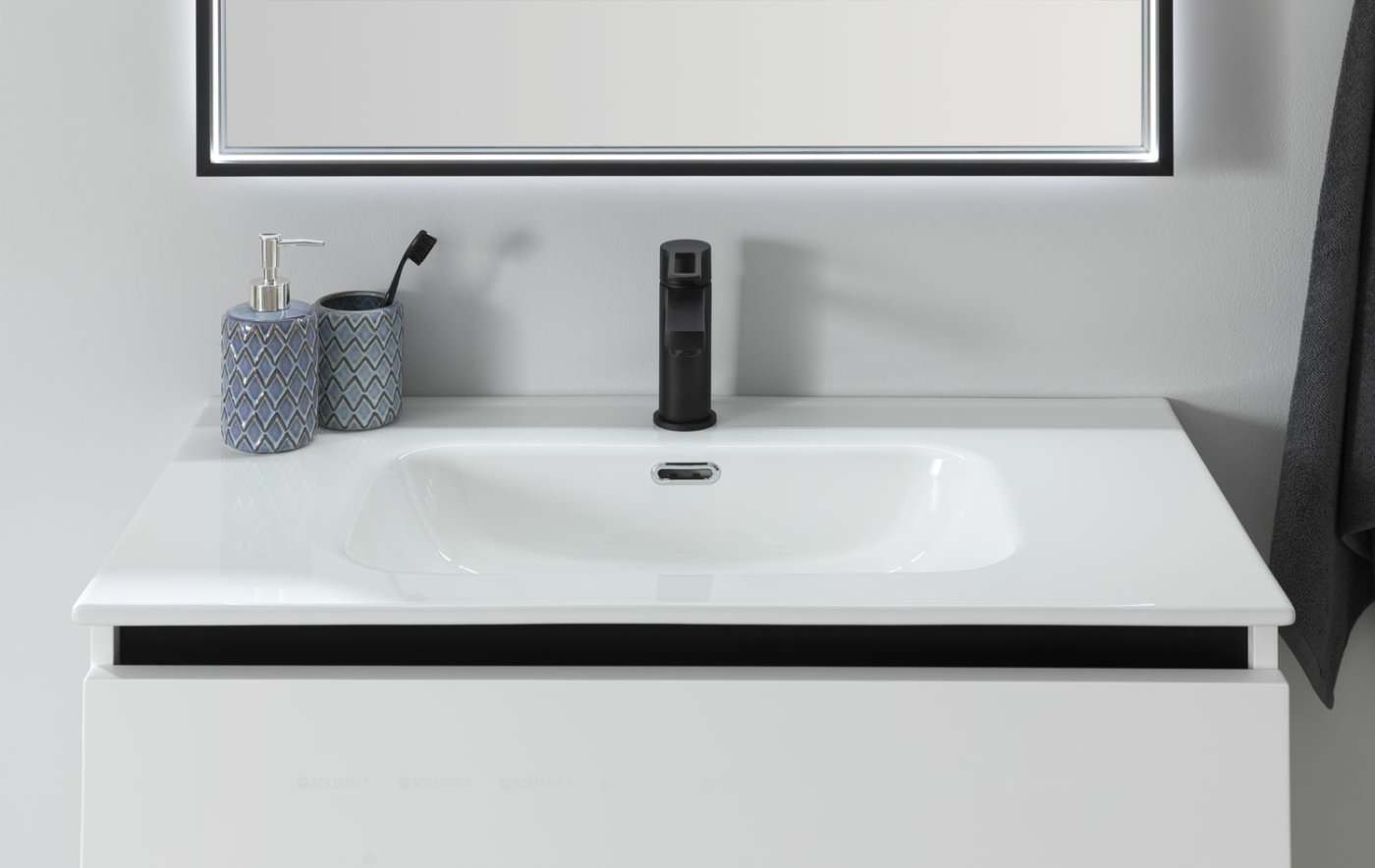 Выразительная и не скучная ванна в стиле минимализм