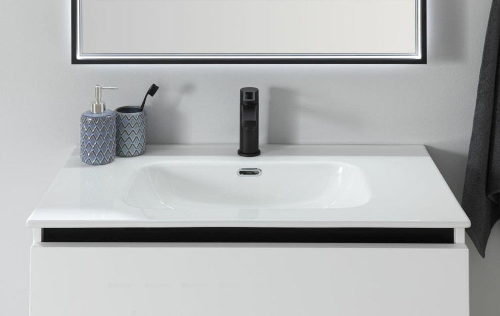 Выразительная и не скучная ванна в стиле минимализм