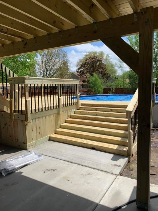 Inspiration for a craftsman deck remodel in Chicago