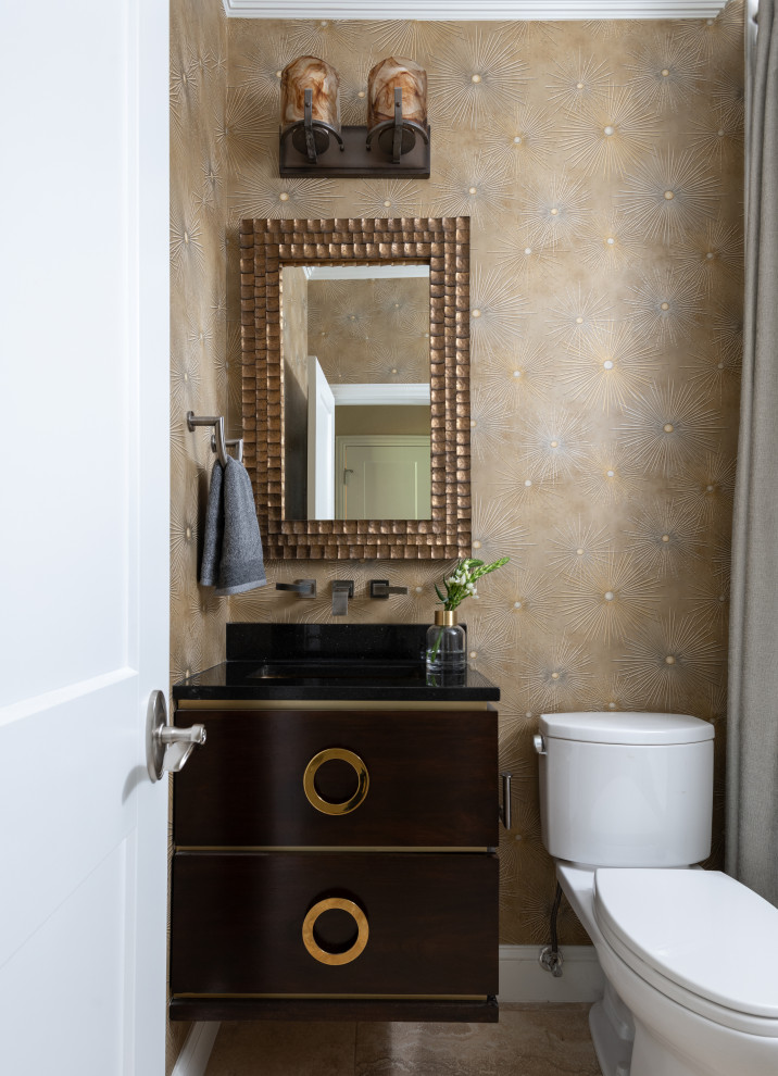 Idée de décoration pour un WC et toilettes tradition de taille moyenne avec un placard en trompe-l'oeil, des portes de placard marrons, WC séparés, un sol beige, un plan de toilette noir, meuble-lavabo suspendu et du papier peint.