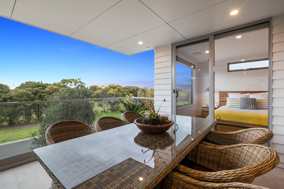 Design ideas for a contemporary balcony in Melbourne.