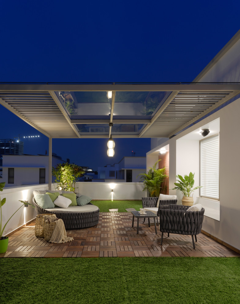 Photo of a modern deck in Hyderabad.
