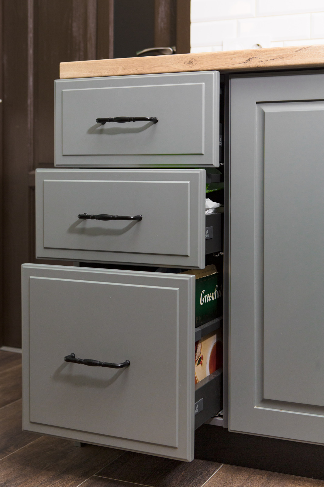 Кухня строгих форм для мужчины хирурга