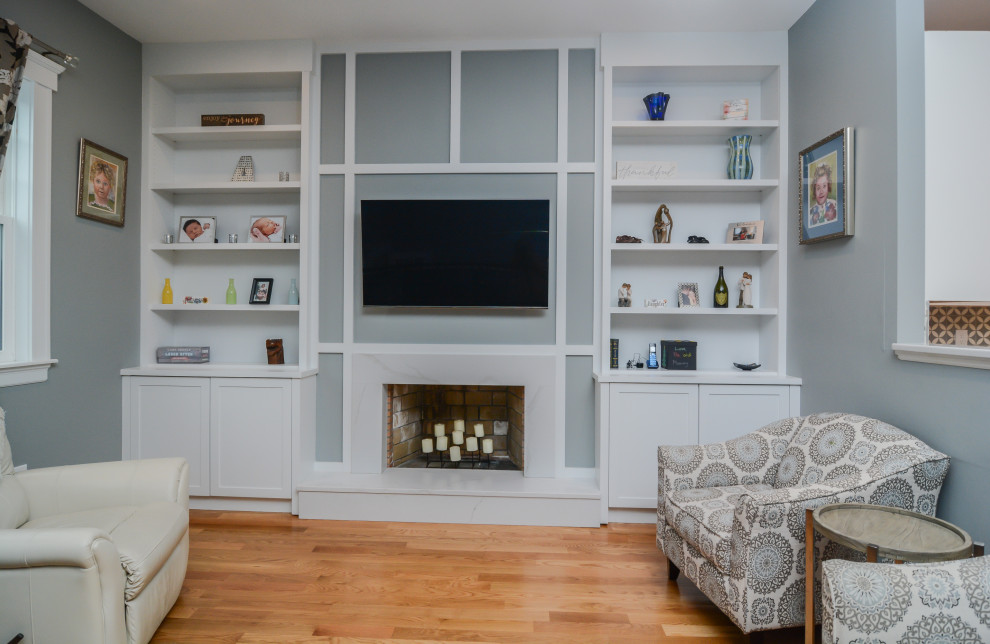 Arts and crafts home design photo in Boston