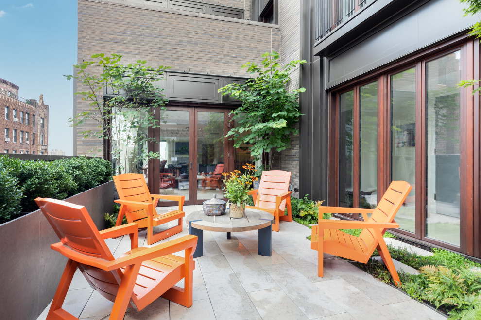 Photo of a contemporary first floor deck in New York.