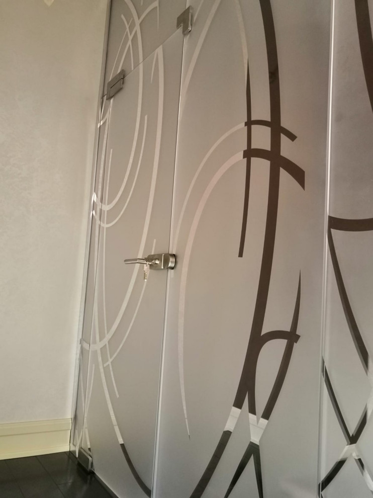 Стеклянная перегородка с пескоструйным рисунком