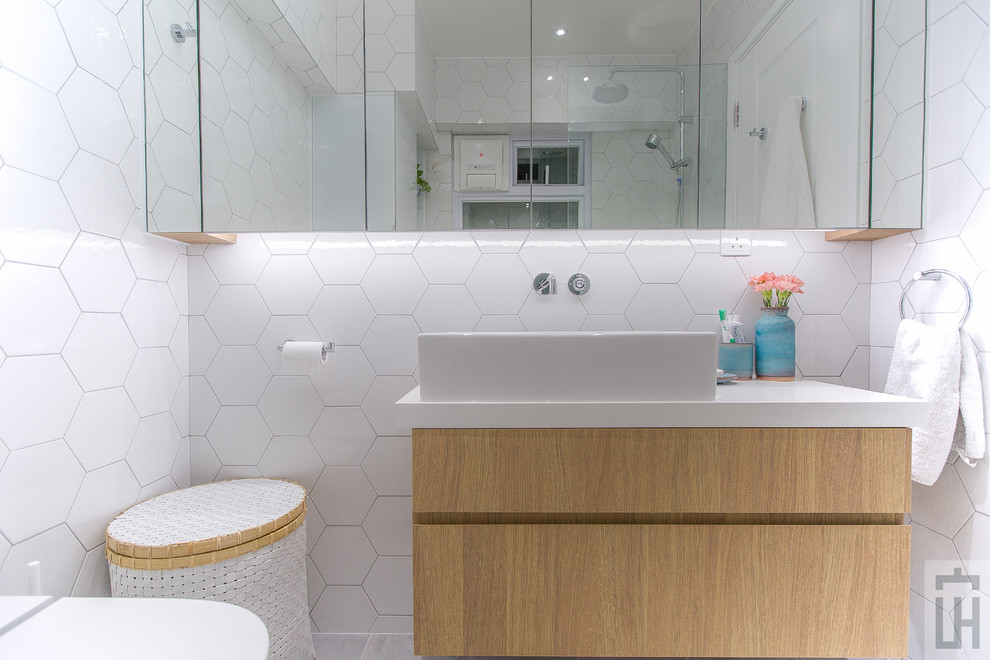 Ensuite Bathroom - Streamlined & bright