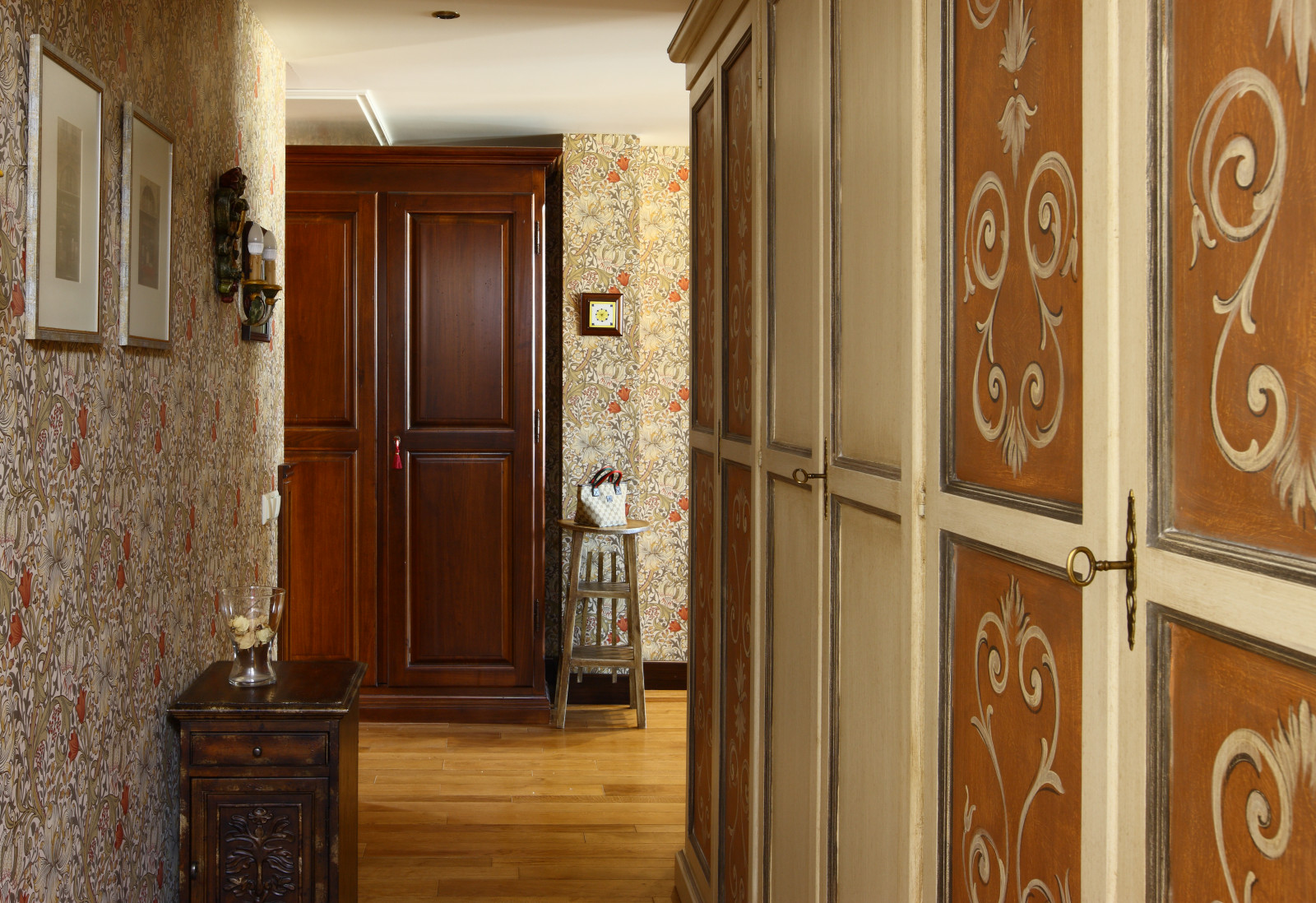 Коридор с гардеробом