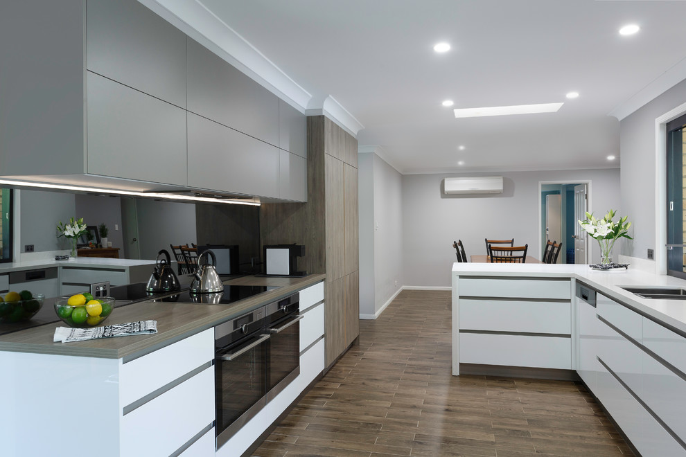 Design ideas for a large contemporary kitchen in Brisbane.
