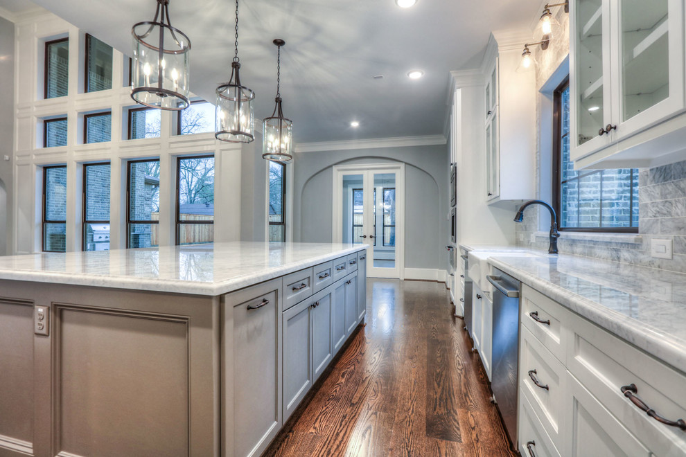 Inspiration for a transitional kitchen remodel in Houston