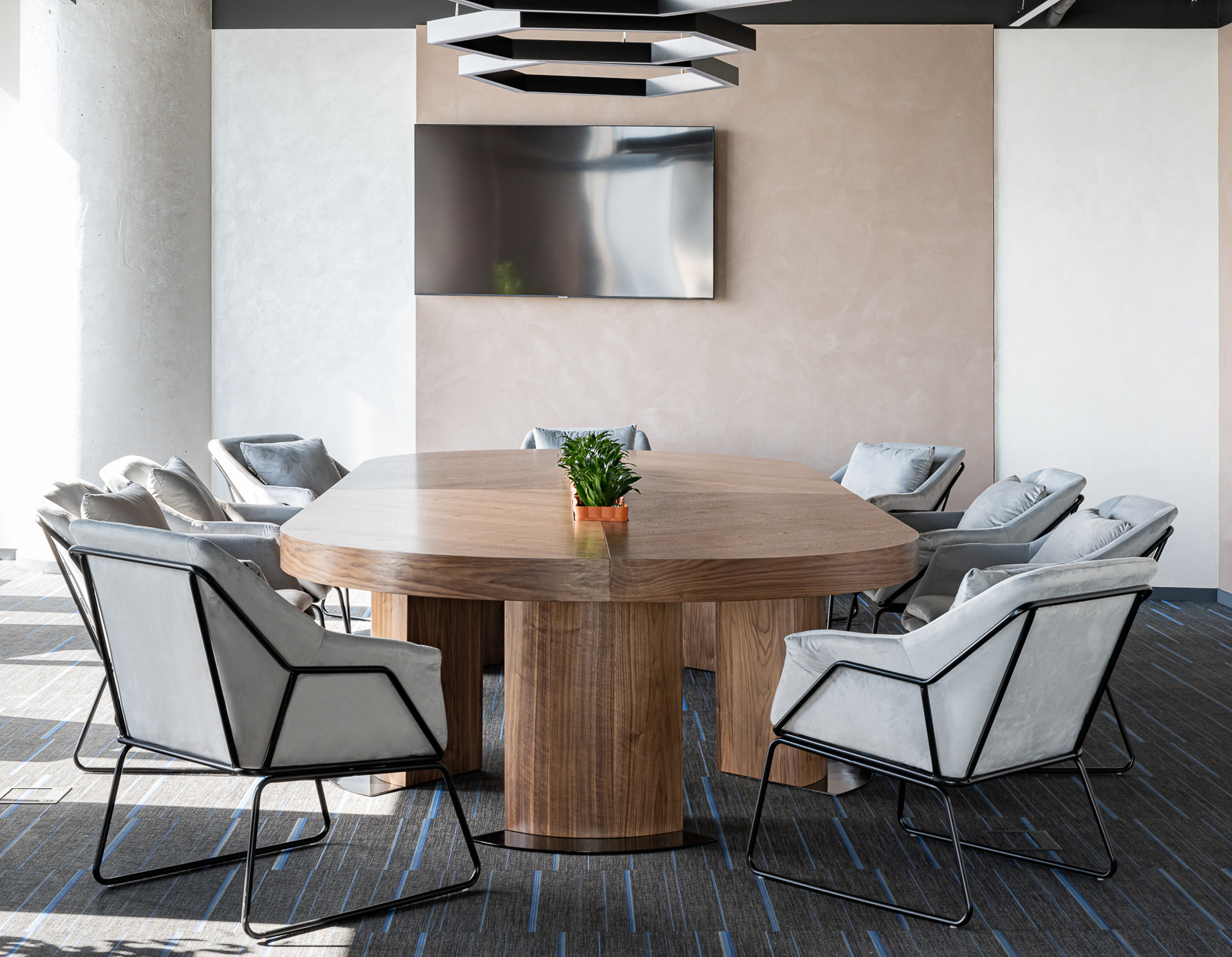 Реализация мебели в офис «Ельцин Центр»