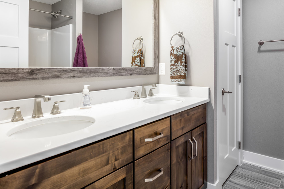 Home design - transitional home design idea