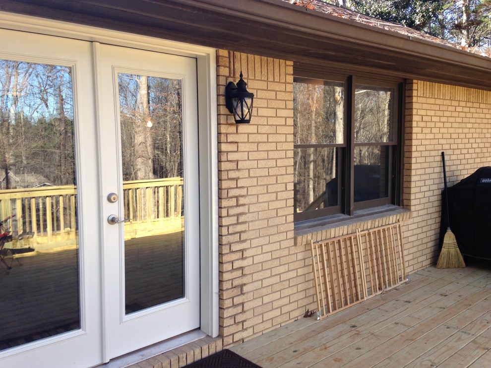 Transitional home design photo in Atlanta