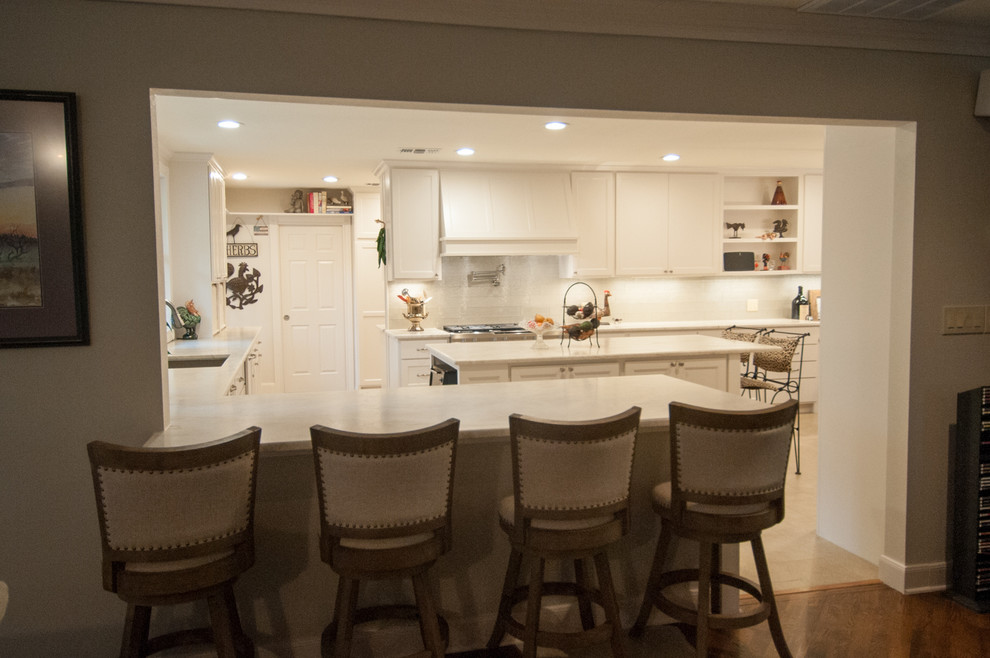 Home design - transitional home design idea in Austin