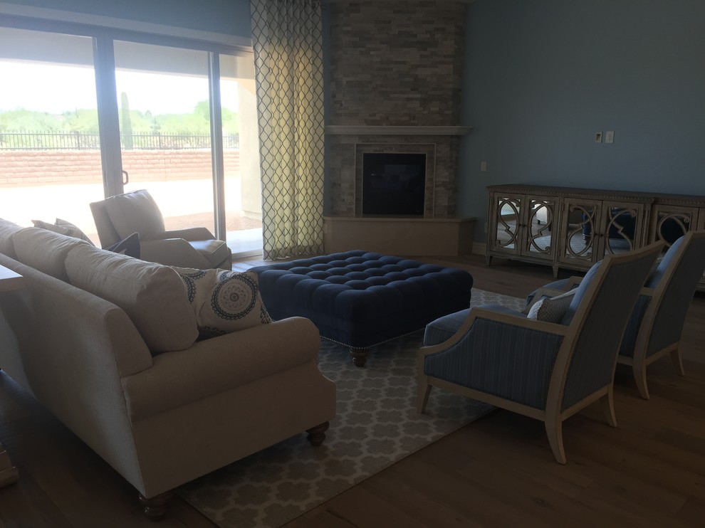 Example of a transitional home design design in Phoenix