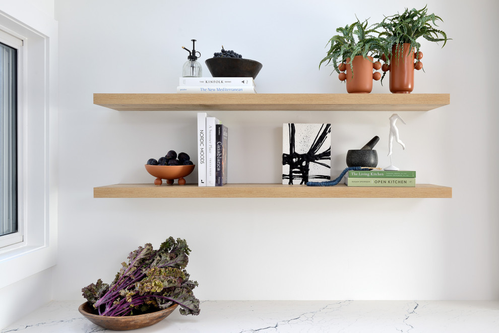 Inspiration for a transitional kitchen remodel in Toronto