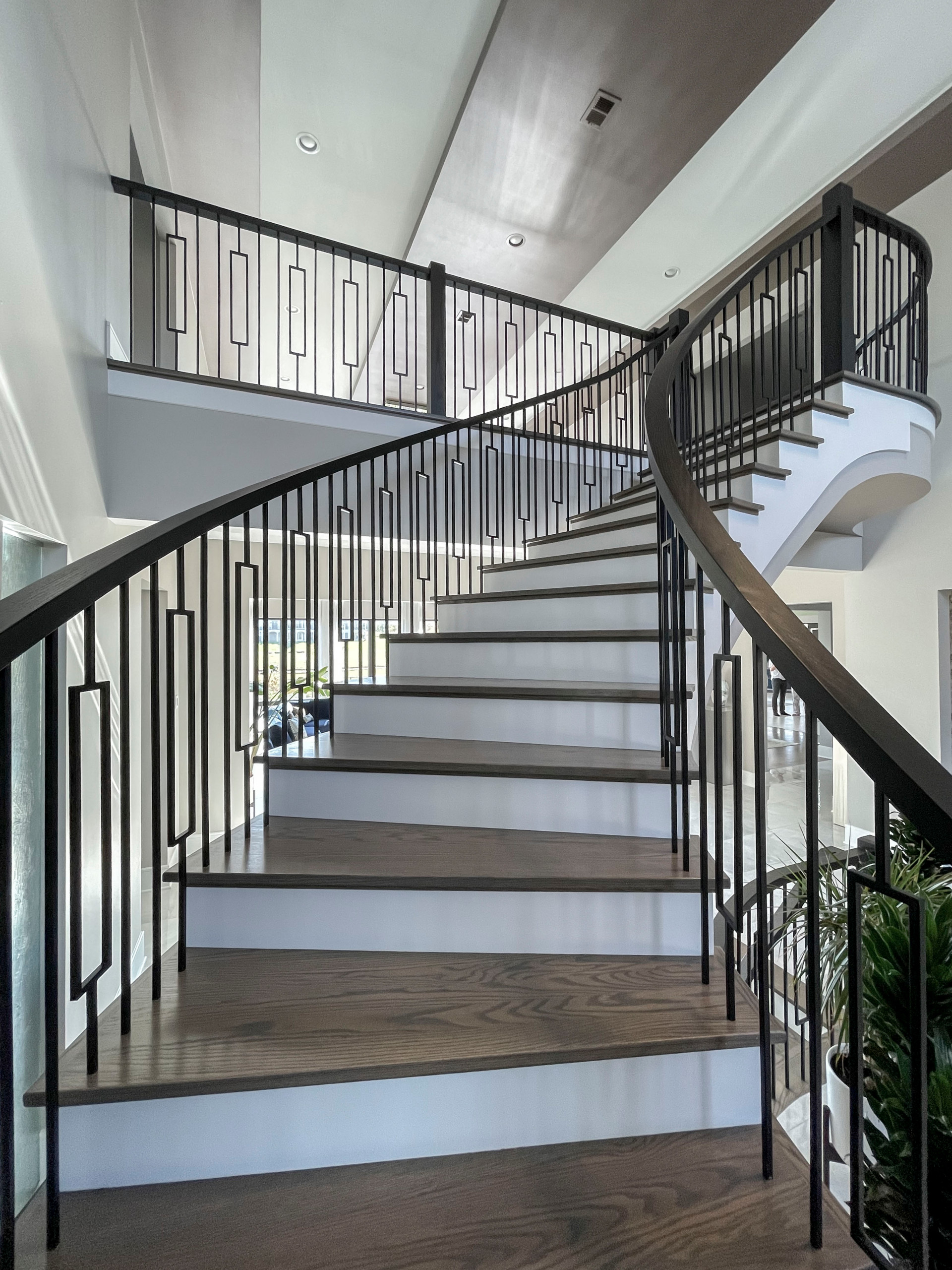 114_Striking Floating-Curved Staircase, Leesburg VA 20175
