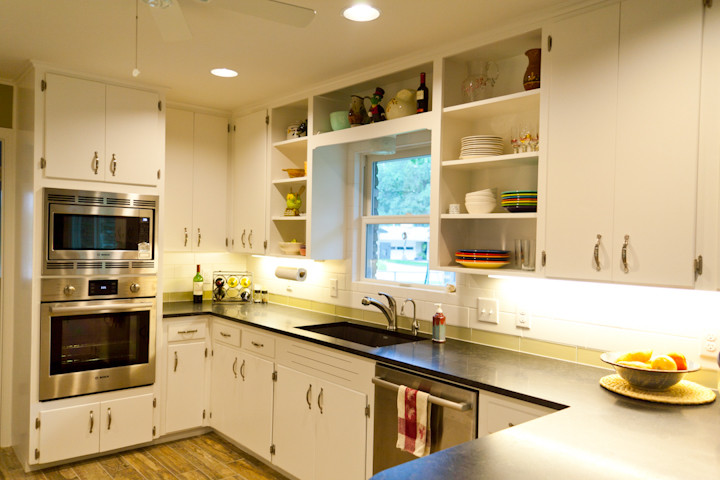 Kitchen - kitchen idea in Austin