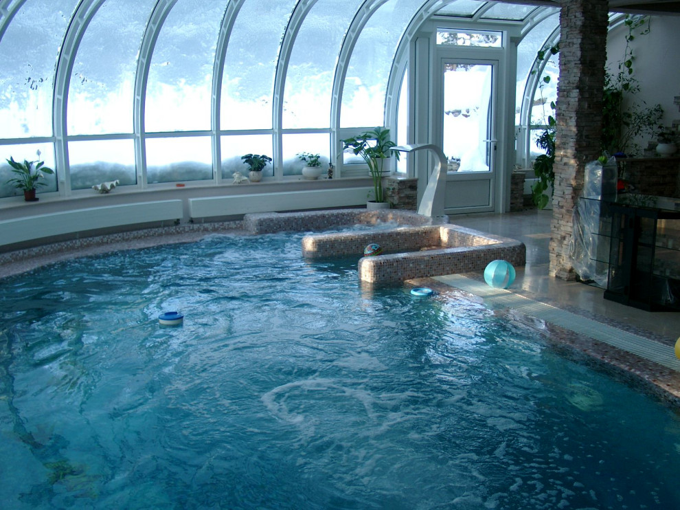 Частный переливной бассейн