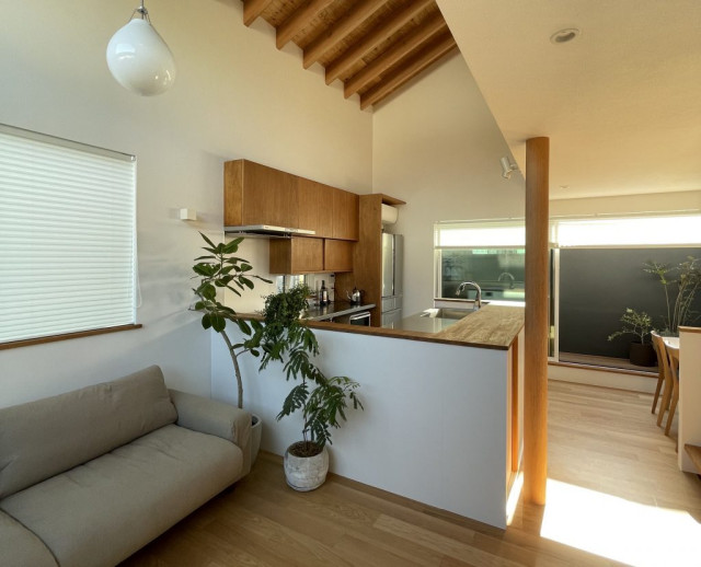 東町の家 wohnzimmer
