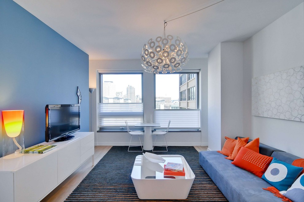 Photo of a mid-sized modern living room in San Francisco with blue walls and a freestanding tv.
