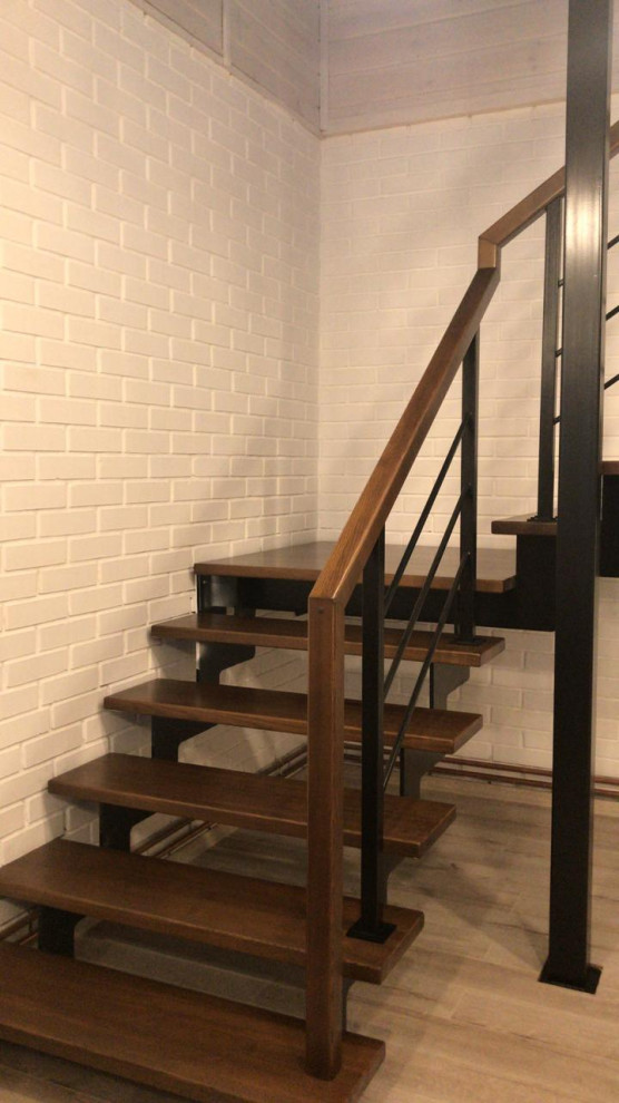 Металлический каркас лазерной резки+ступени из ясен с металлическим ограждением