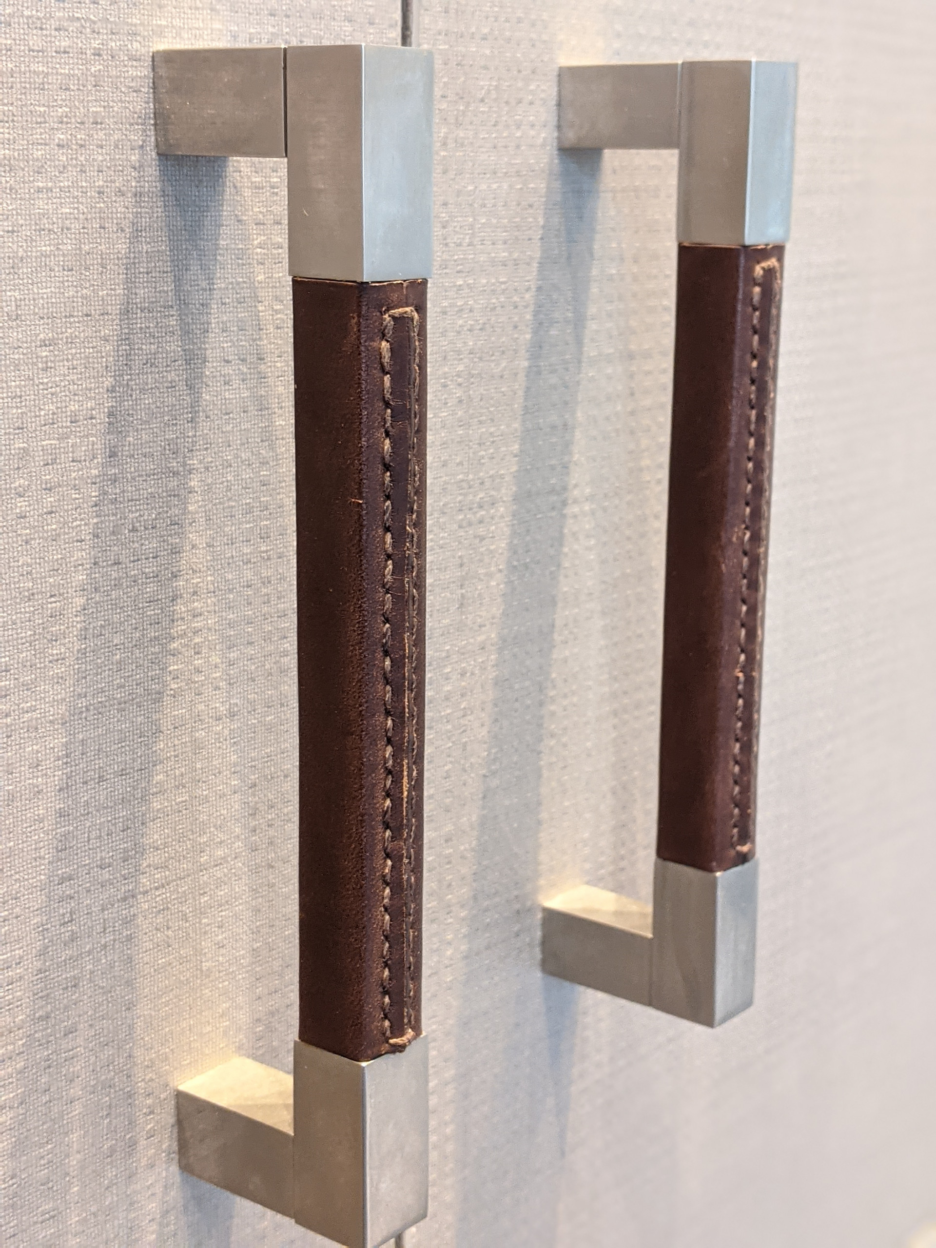Turnstyle Design Handles with stiched out leather
