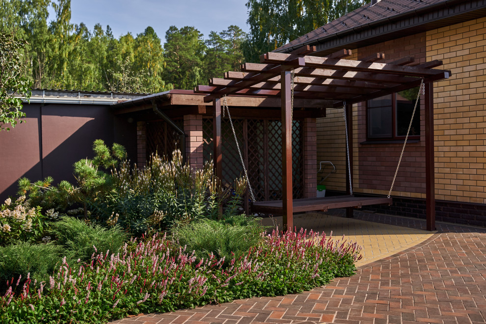 Сад в розовой дымке