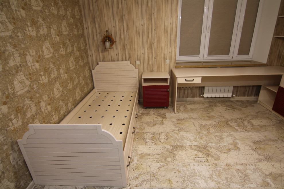 Esempio di una cameretta per bambini da 4 a 10 anni mediterranea di medie dimensioni con pareti marroni, moquette e pavimento beige