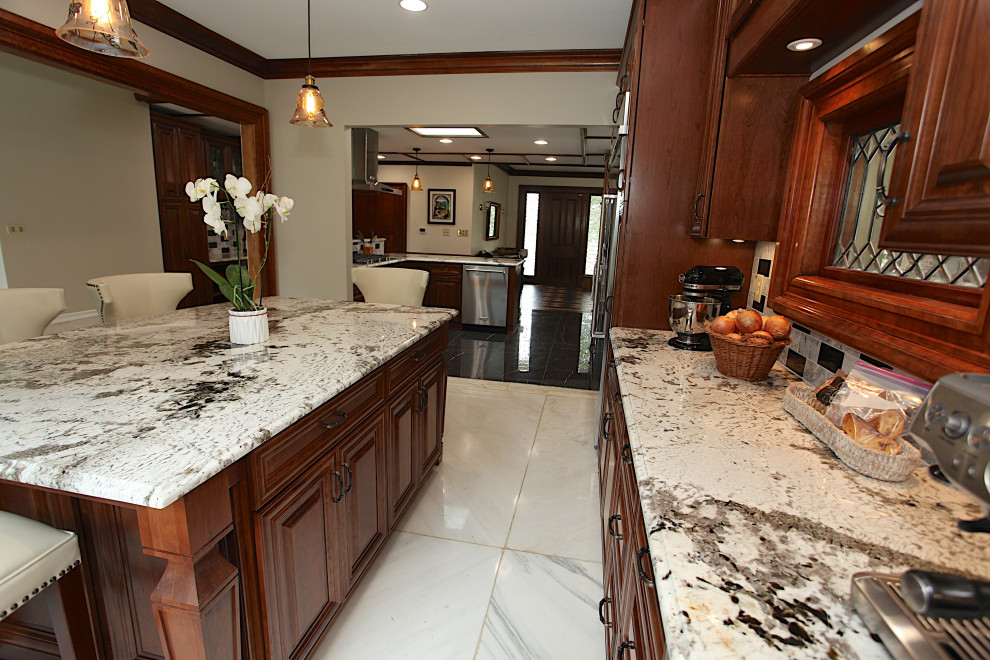 Inspiration for a transitional home design remodel in Indianapolis