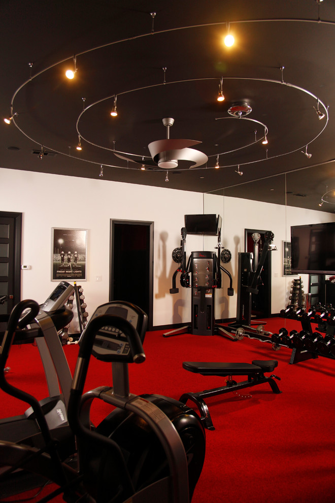 Inspiration for a modern home gym in Dallas.