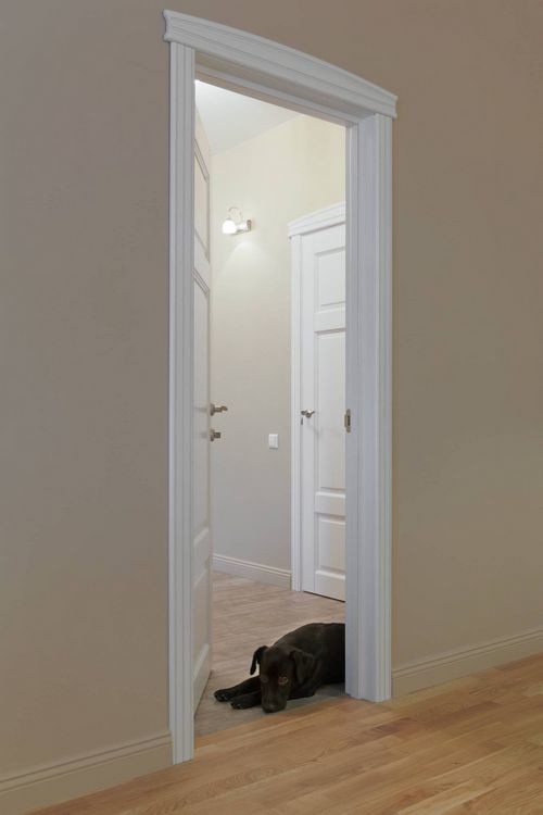 Белые двери