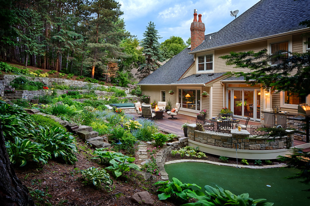 This is an example of a traditional deck in Minneapolis.