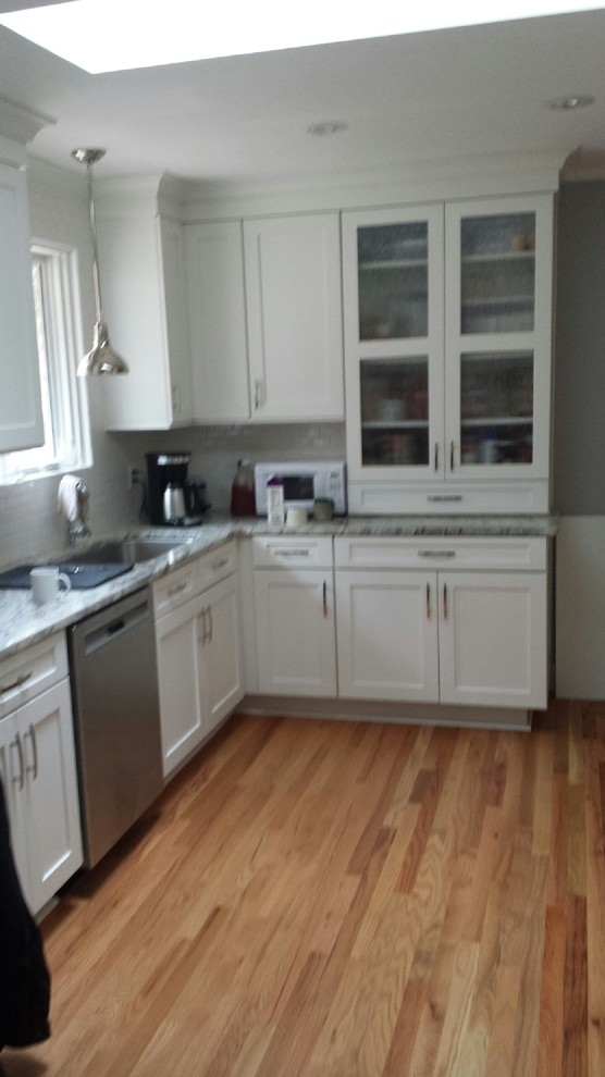 Transitional kitchen photo in Nashville