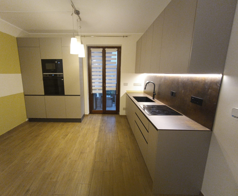 Restyling Cucina sostituzione Ante, Top HPL, Cappa, Lavello e aggiunta Colonna