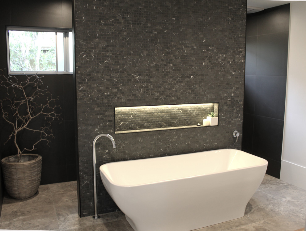 This is an example of a large contemporary bathroom in Wollongong.