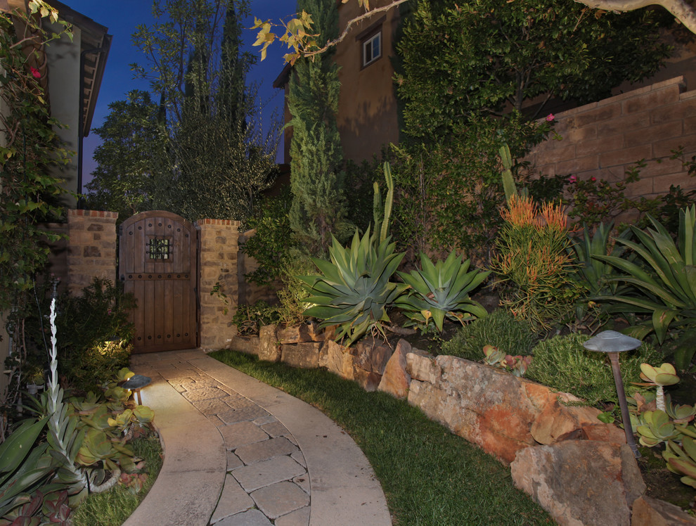 Photo of a rustic side yard landscaping in Orange County.