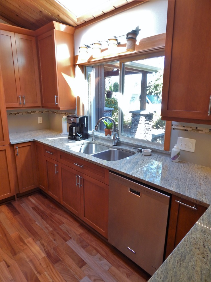 Transitional home design photo in Seattle