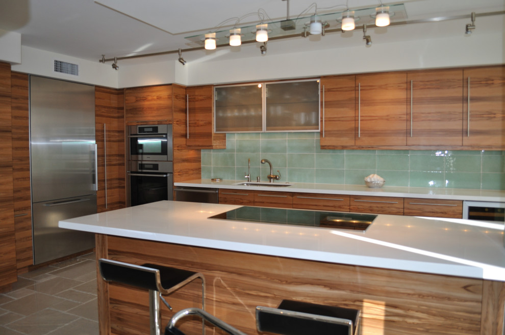 Kitchen - kitchen idea in Miami