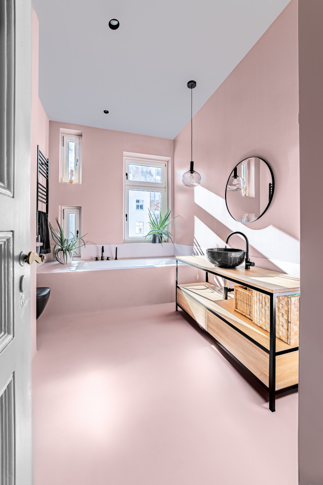 На фото: ванная комната с накладной ванной, душем без бортиков, раздельным унитазом, розовыми стенами, настольной раковиной, розовым полом, тумбой под одну раковину и встроенной тумбой с