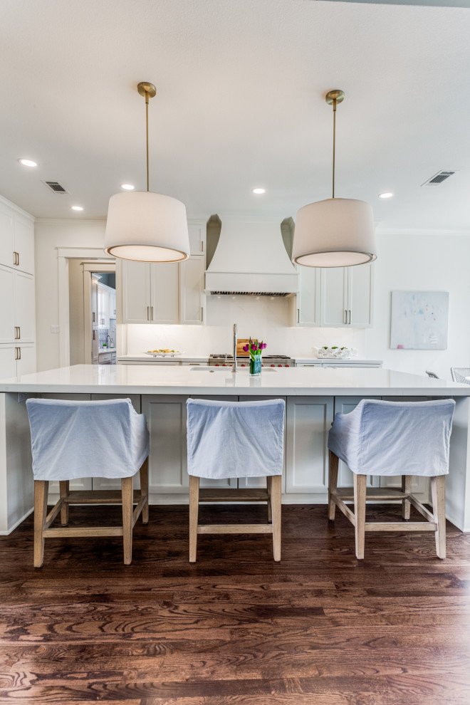 Kitchen - transitional kitchen idea in Dallas