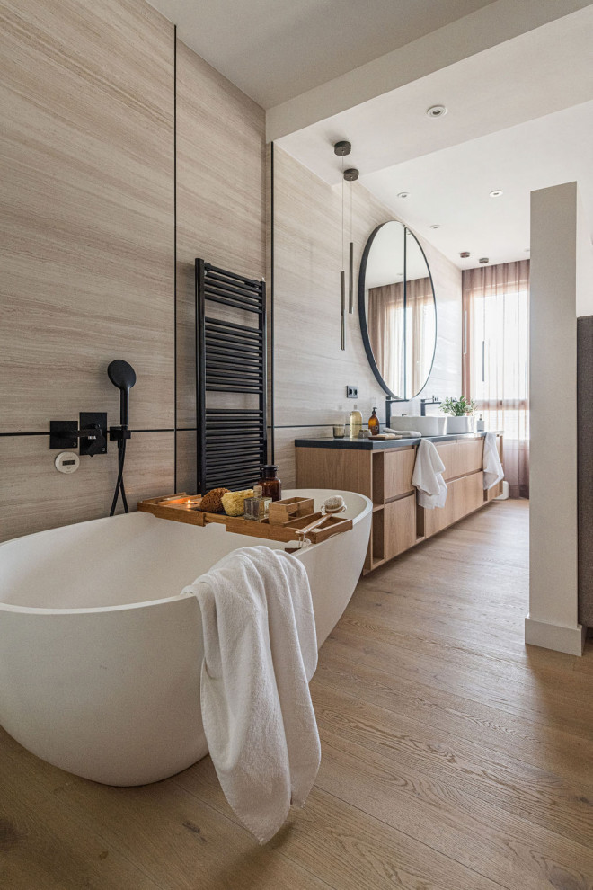 This is an example of a contemporary bathroom in Barcelona.