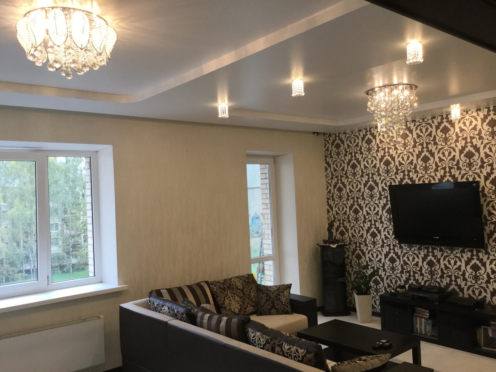 Двухуровневый натяжной потолок со светодиодной RGB подсветкой